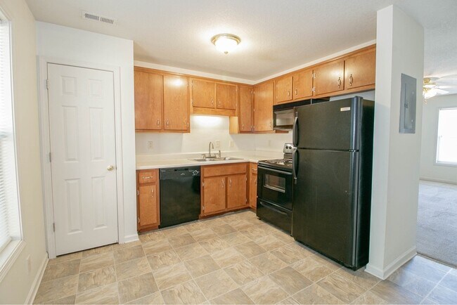 Foto del edificio - 513 Peachers Ridge Rd
