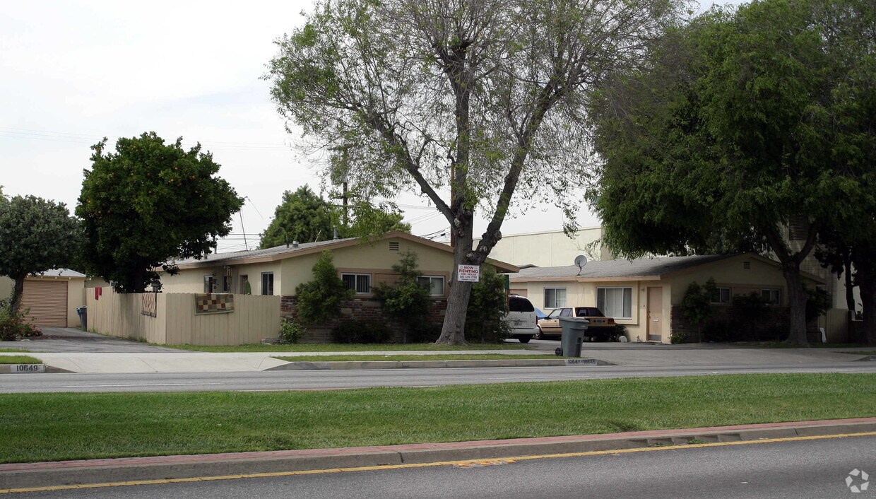 Foto del edificio - 10641-10649 Lakewood Blvd