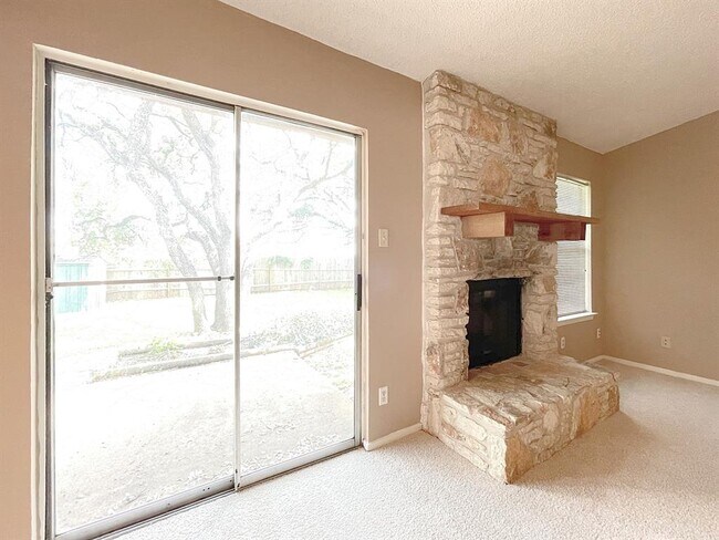 Building Photo - 12111 Saxony Ln