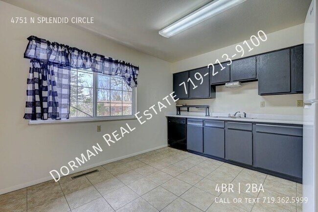 Building Photo - Main Level Living