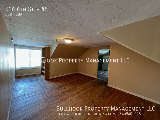 Building Photo - Studio apartment close to MSUN and downtow...