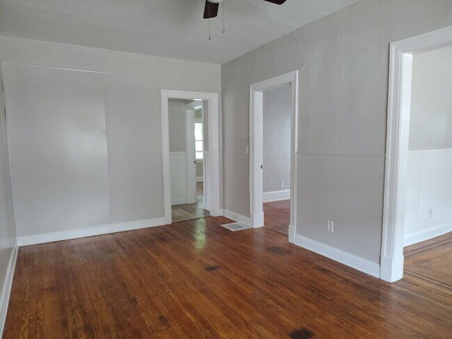 Foto del edificio - 1334 W 89th St