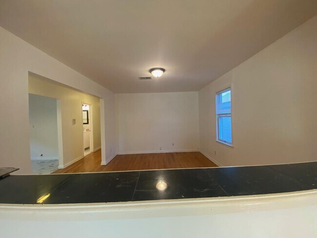 Building Photo - 117 W 35th St