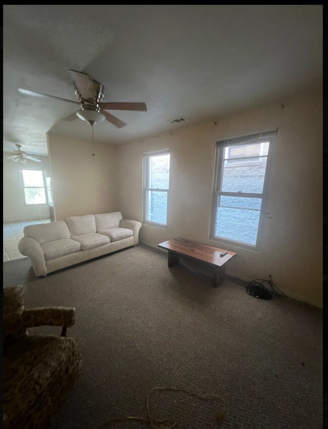 Foto del edificio - 821 N Hermitage Ave