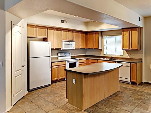 Foto del edificio - 16825 N 14th St