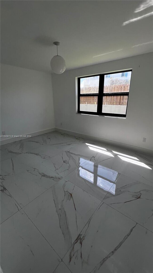 Foto del edificio - 1200 N Liberty Ave