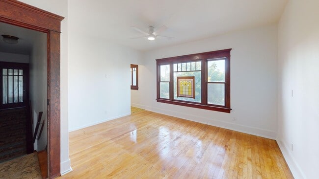 Building Photo - Upstairs 2 Bed 1 Bath at the Charming Vand...