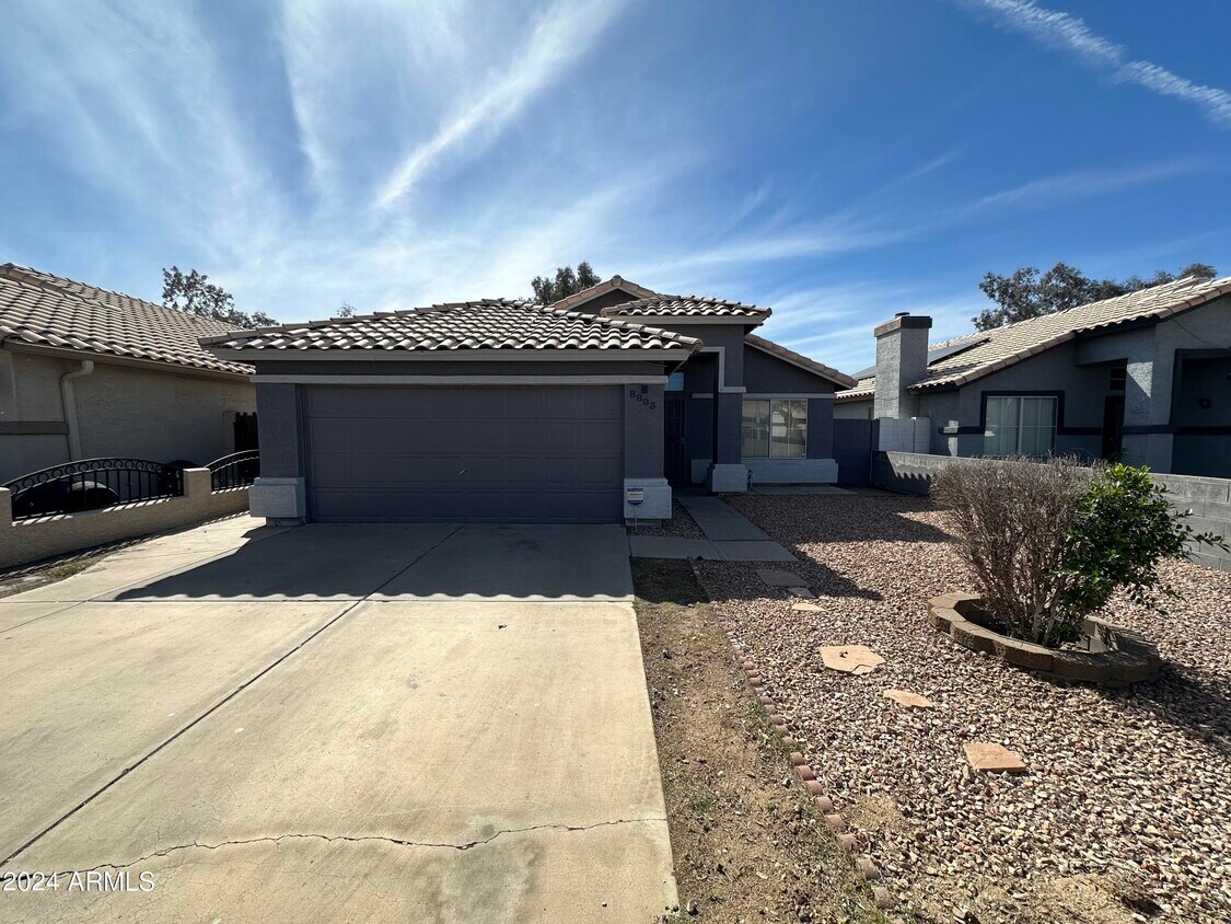 Primary Photo - 8803 W Coronado Rd