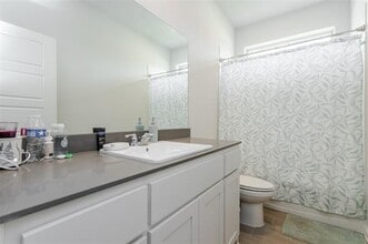 Building Photo - 960 Traction Trl