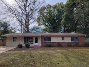 Building Photo - 515 Tall Pines St