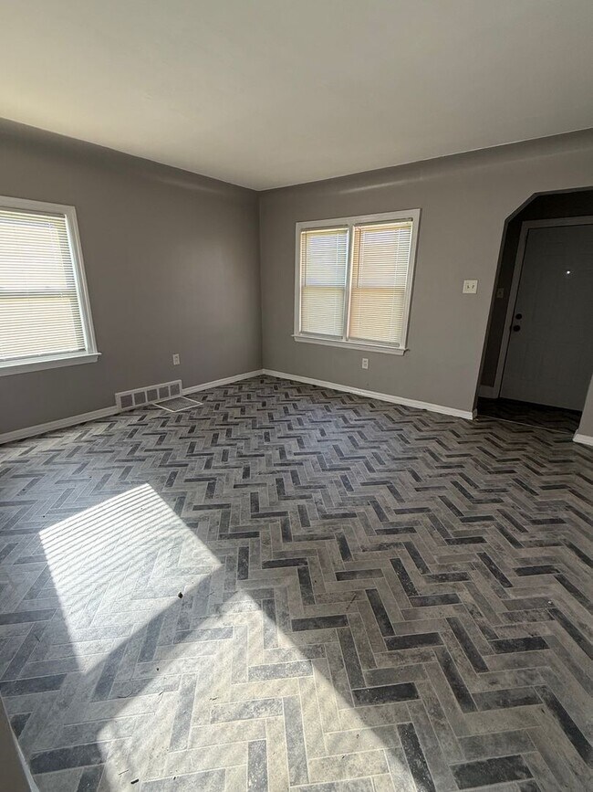 Foto del edificio - Corner Lot Brick Home