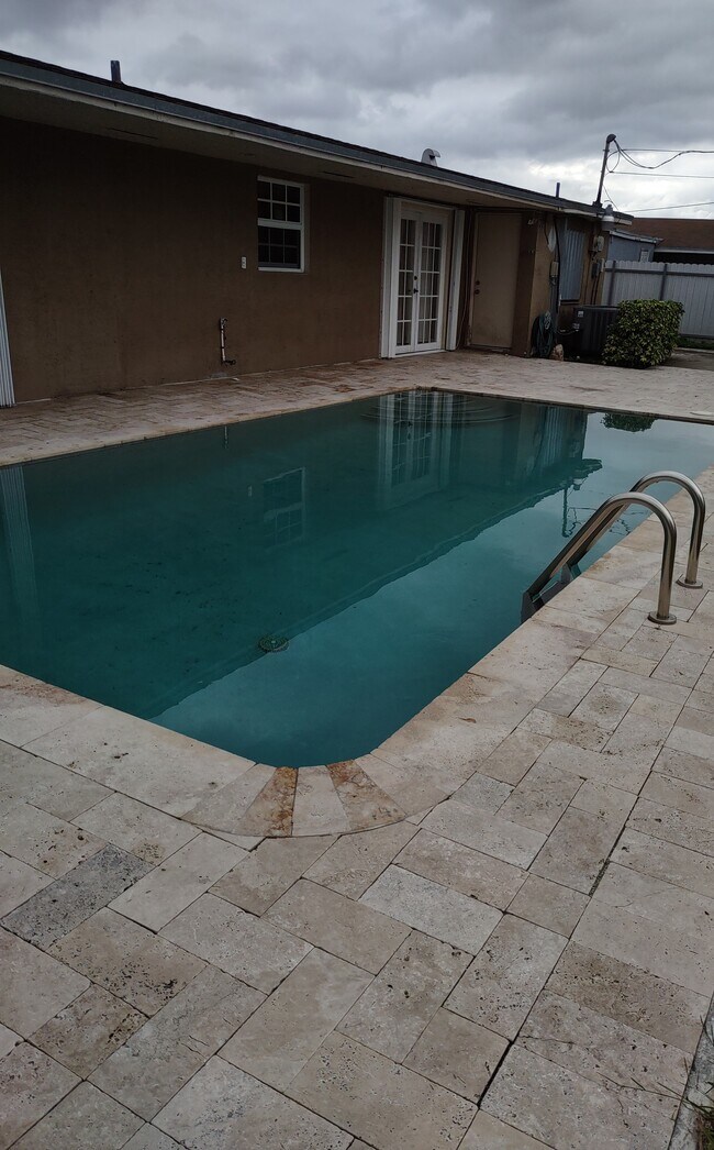 Foto del edificio - 1241 NW 174th St