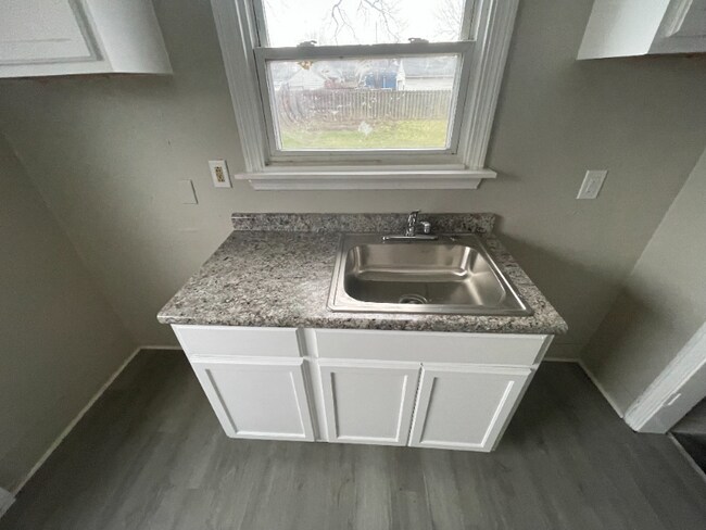 Foto del edificio - 1322 Brownell Ave