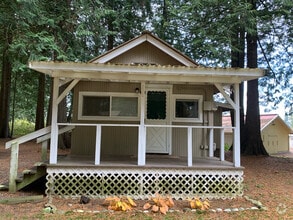 Building Photo - 966 E 69th Vista