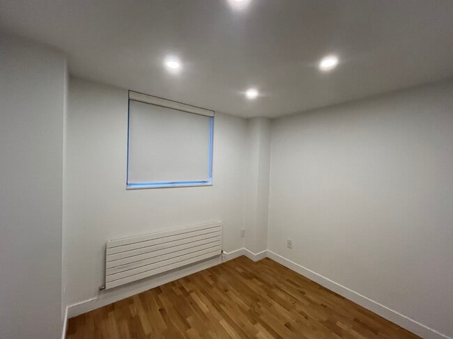 Photo du bâtiment - 230 Oak St