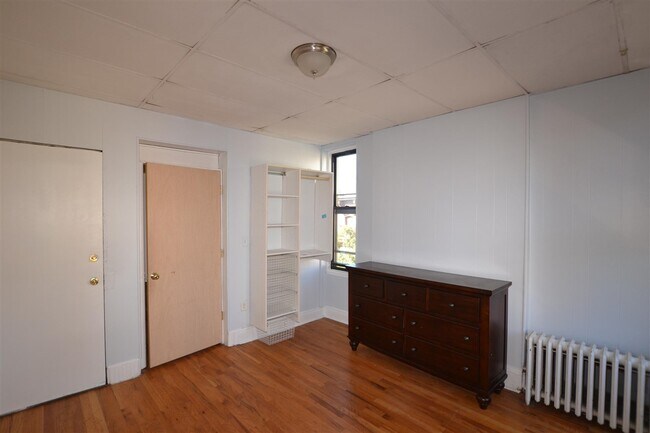 Building Photo - 205 3rd St