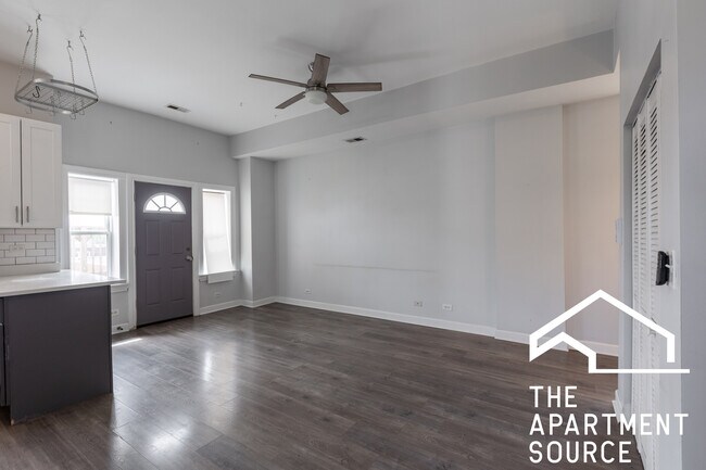 Foto del edificio - 3216 W Augusta Blvd