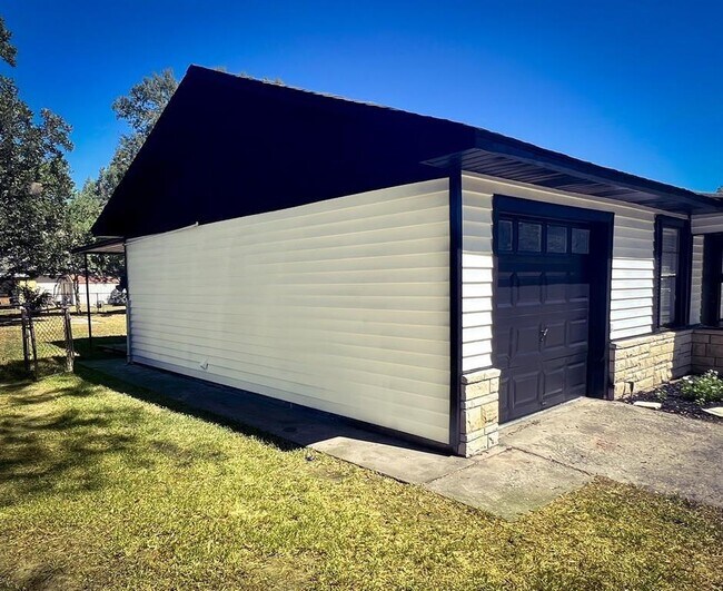 1306 Jefferson St, Baytown, TX 77520 House Rental in Baytown, TX