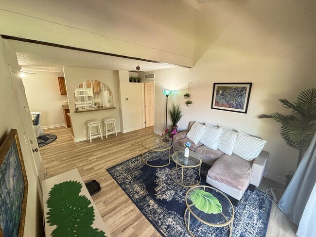 Foto del edificio - Fully Furnished 1Bed/1Bath Condo in Central Las Vegas Near UNLV