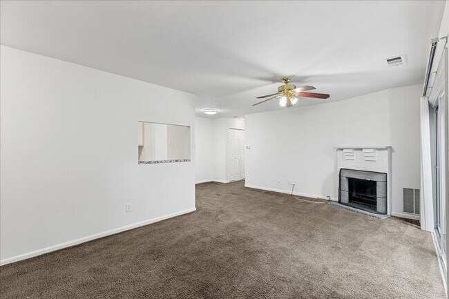 Building Photo - 703 Camelback Ct