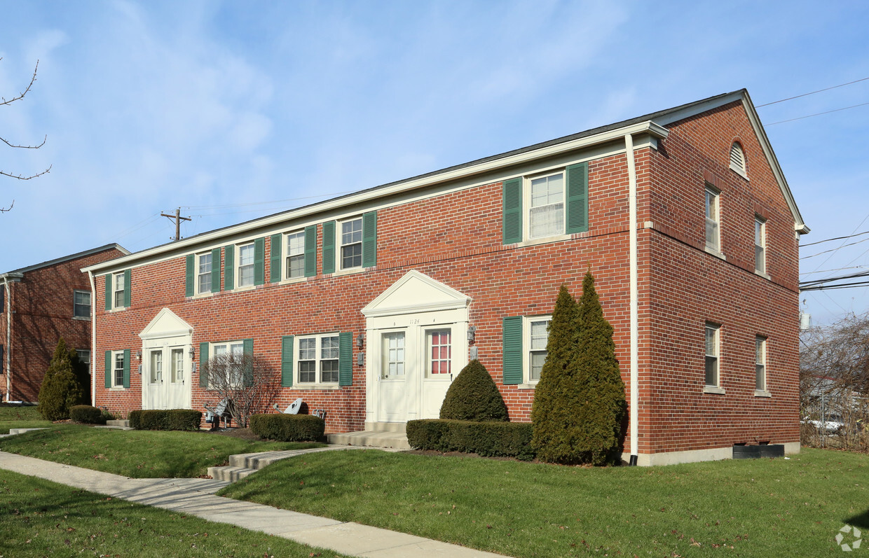 Primary Photo - Somerset Square Condominiums