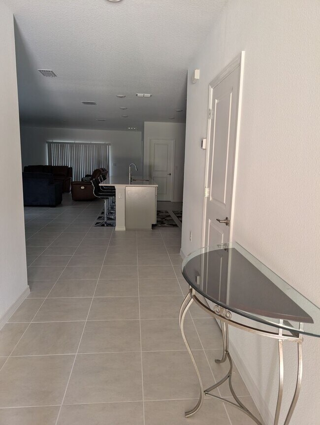 Foto del edificio - Modern 4BD/3BA Home in – Edgewater, FL! Furnished or Unfurnished