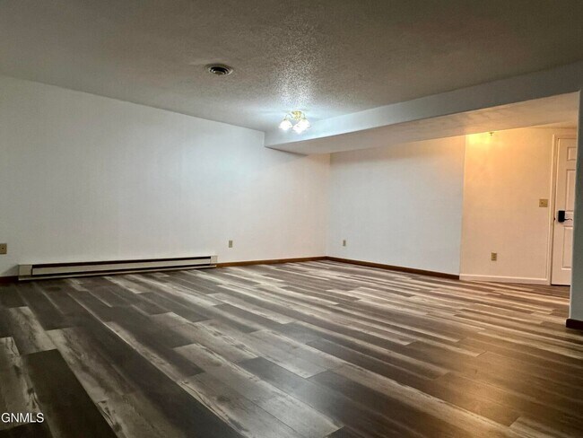 Building Photo - 647 &amp; 649 8th Ave SW