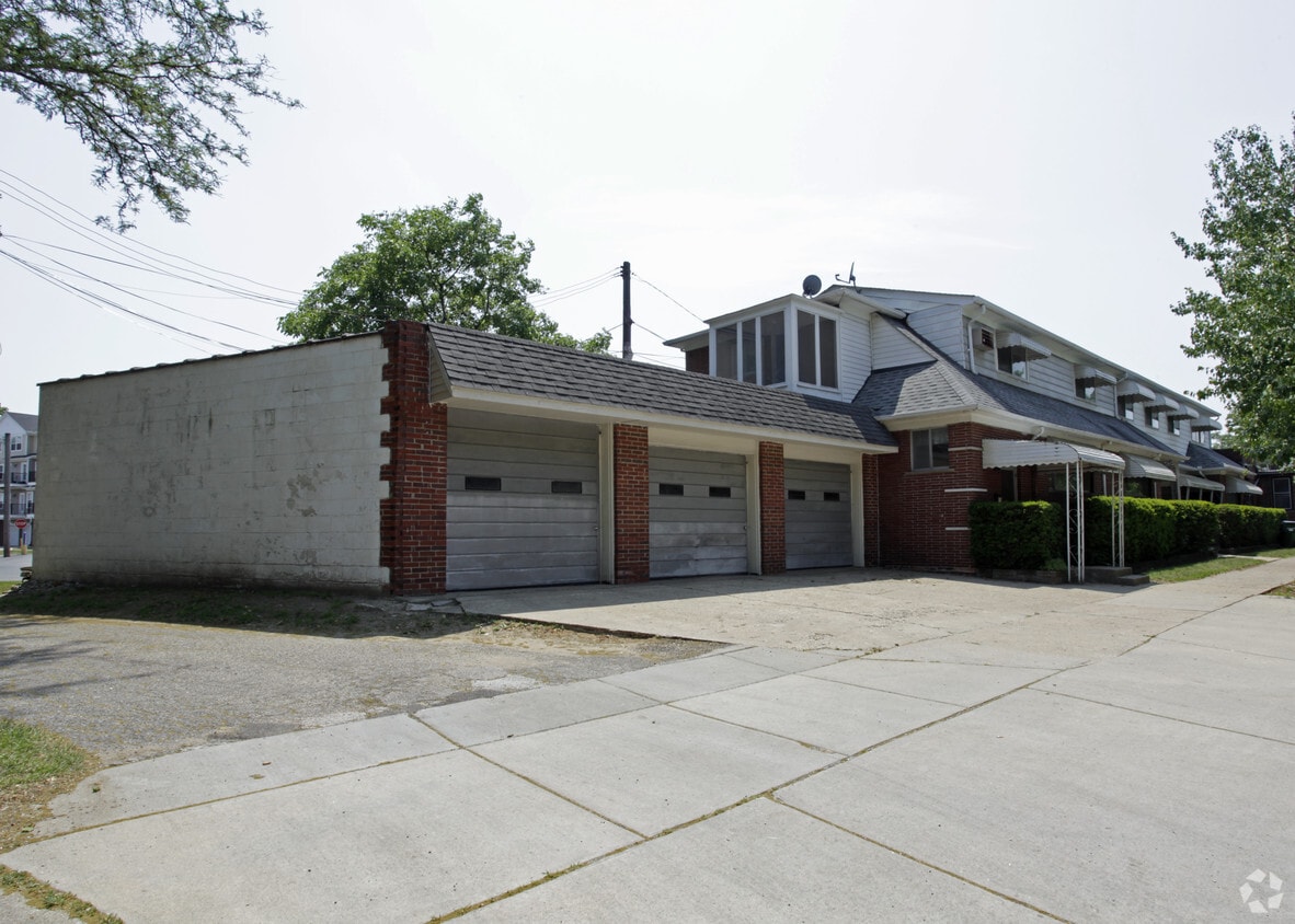 Building Photo - 2 Amherst Rd