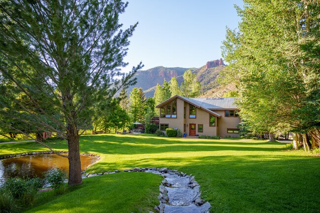 Foto del edificio - 2755 Lower River Rd