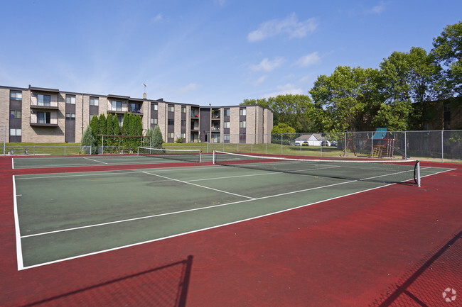 Complejo - Cancha de tenis - Oakwood Court Apartments