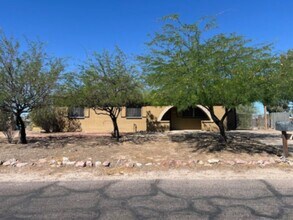 Building Photo - 10614 N Faldale Rd