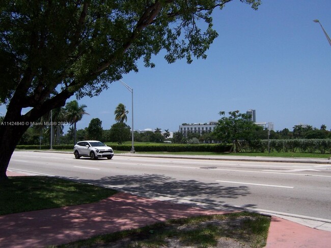 Building Photo - 2024 Alton Rd