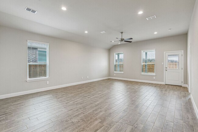 Foto del edificio - Bright, Brand-New Living in Denton’s Eagle Cree