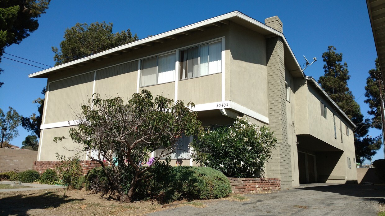 4 units building - 20404 Osage Ave