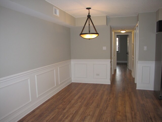 Building Photo - 10501 Highland Ave