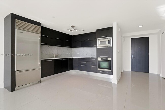 Building Photo - 900 Biscayne Blvd