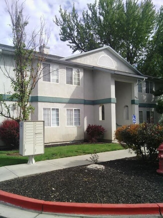 Building Photo - 317 S Meridian Rd