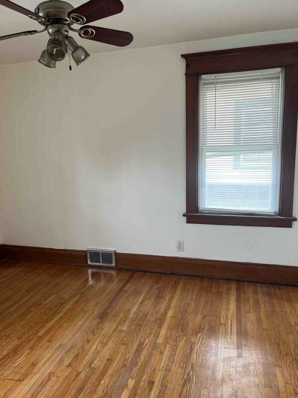 Primary Photo - 31 Ruspin Ave