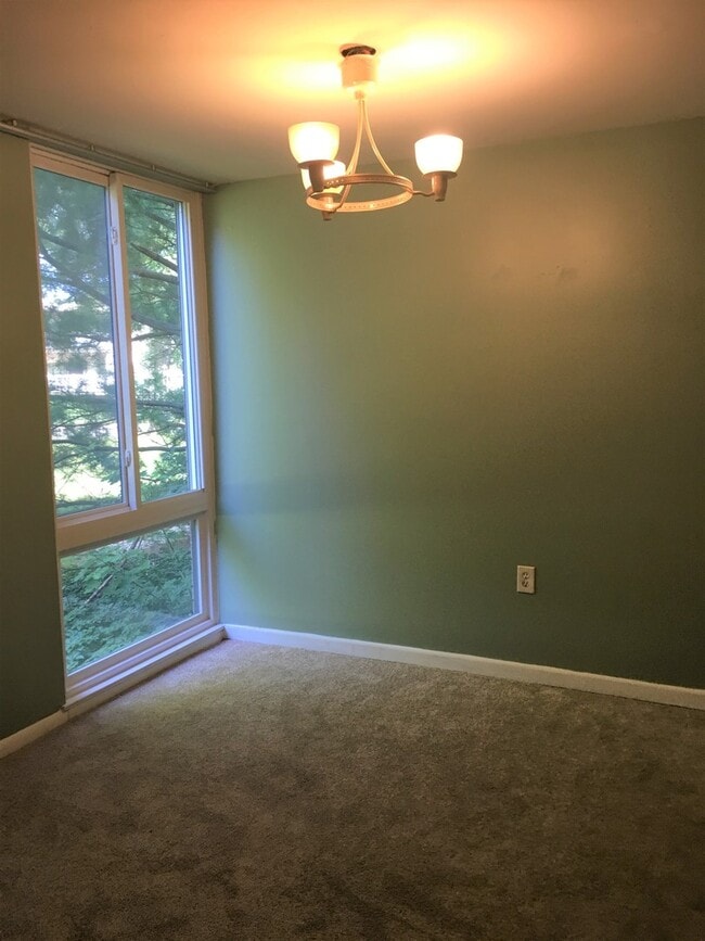 Building Photo - Gorgeous 1BR/1 BA Condo in Greenbelt!