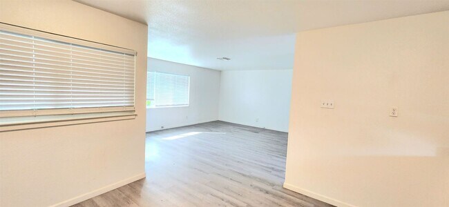 Building Photo - 3 br, 1 bath House - 2217 Mary St