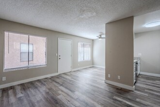 Building Photo - 3816 E McDowell Rd