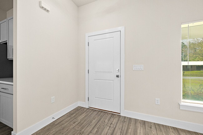 Building Photo - 81 Brushwood Ln