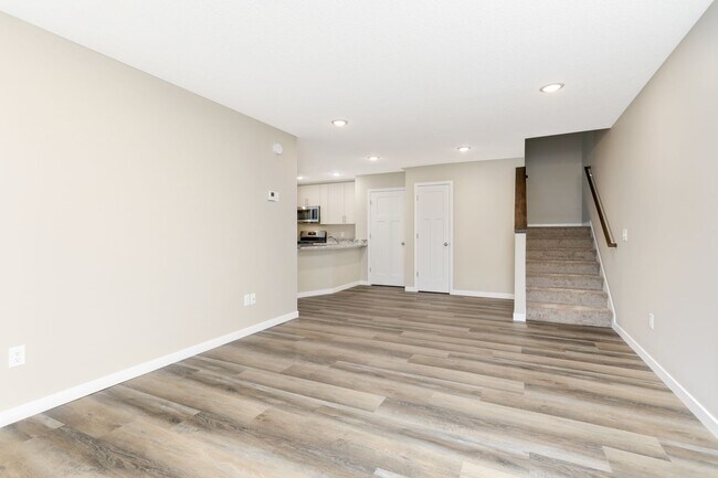 Foto del edificio - Otsego Townhome for RENT 3bd3ba2gar INTERIOR UNIT available May 01