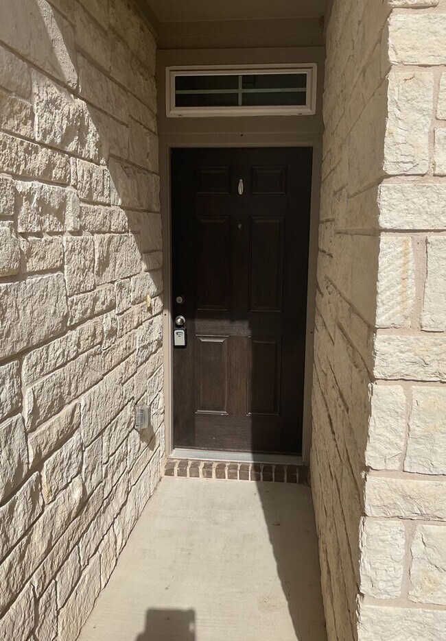 Foto del edificio - Available Now-Townhome