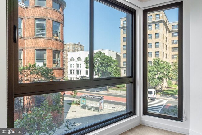 Foto del edificio - 1630 Columbia Rd NW