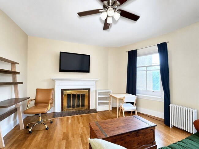 Foto del edificio - 244 Beacon St