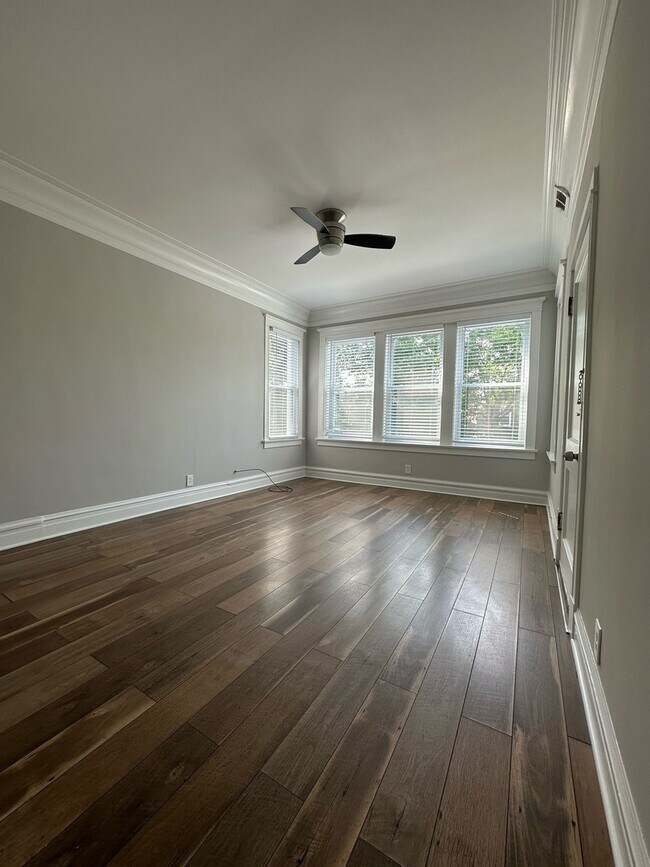 Foto del edificio - 5332 W Newport Ave