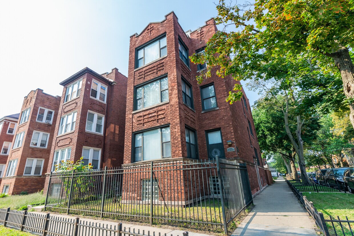 Foto principal - 2032 W Birchwood Ave