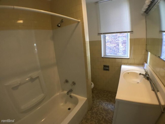 Foto del edificio - 3443 Parkview Ave