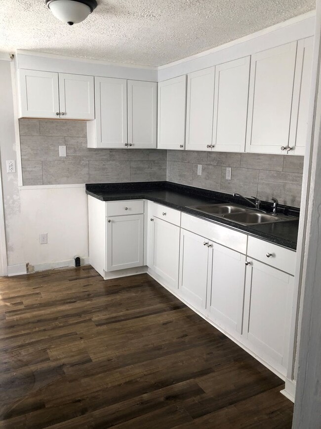 Foto del edificio - 2 Bedroom House off Memorial Avenue